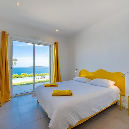 Unique ! Plain-pied Vue Exceptionnelle Golfe St Tropez A 200 M De La * Sainte-Maxime